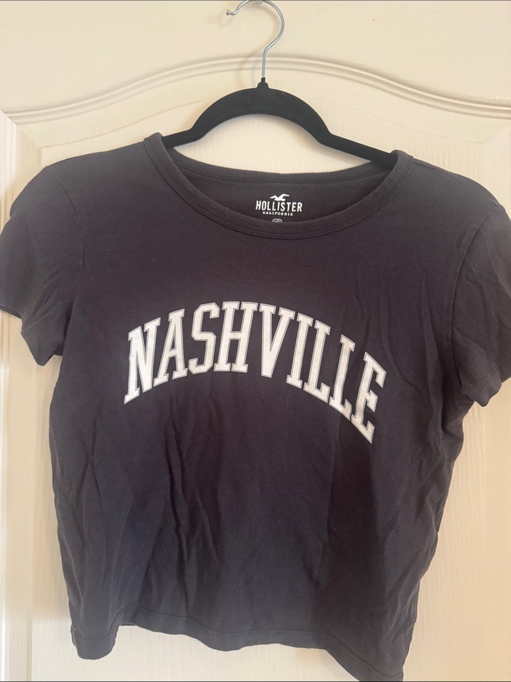 Hollister Women's Nashville Graphic Tee — Black XS